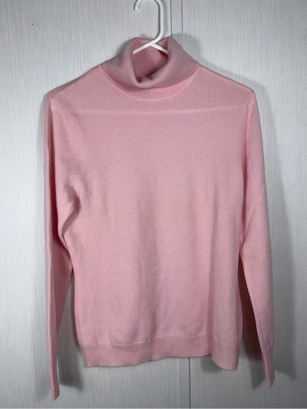 Prive L Cashmere Pink Turtleneck Sweater 100% Cashmere Womens Career Closet Stap